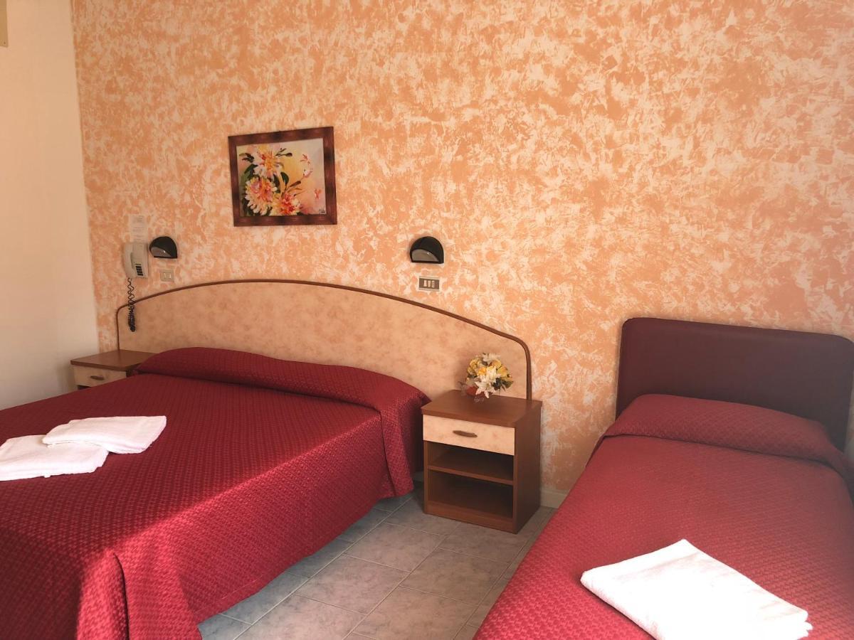 Hotel Serenella Vintage リミニ エクステリア 写真