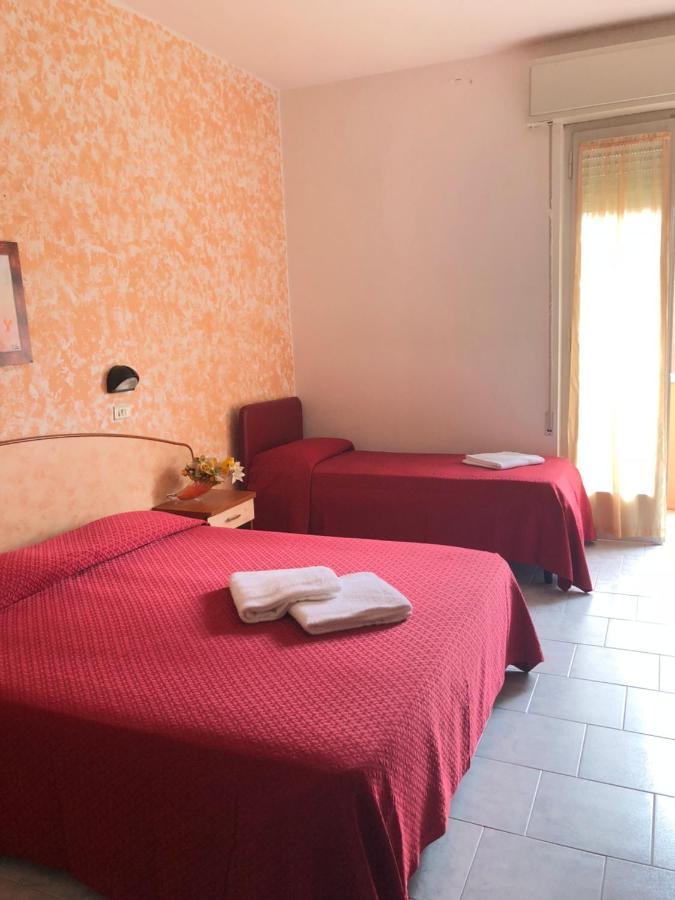 Hotel Serenella Vintage リミニ エクステリア 写真