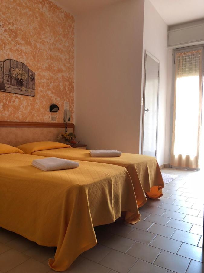 Hotel Serenella Vintage リミニ エクステリア 写真